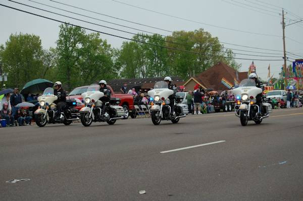 Motorcycle-Units-Leading-Parade